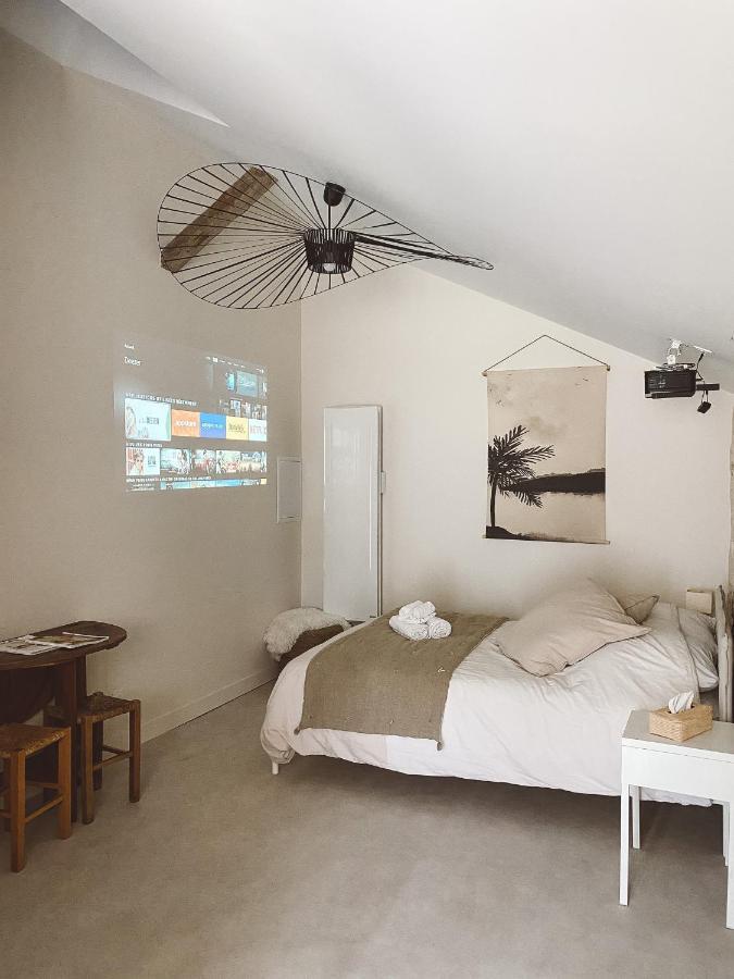 La Parenthese, Joli Studio Avec Terrasse Valeuil Zewnętrze zdjęcie