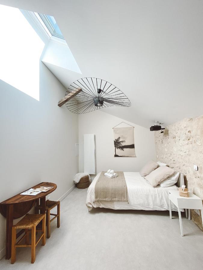 La Parenthese, Joli Studio Avec Terrasse Valeuil Zewnętrze zdjęcie